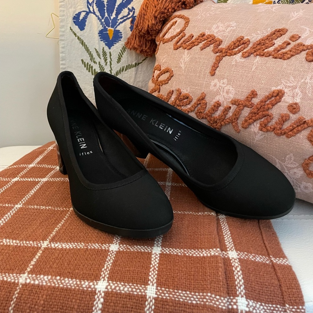 Anne Klein iflex black low classic heel size 8